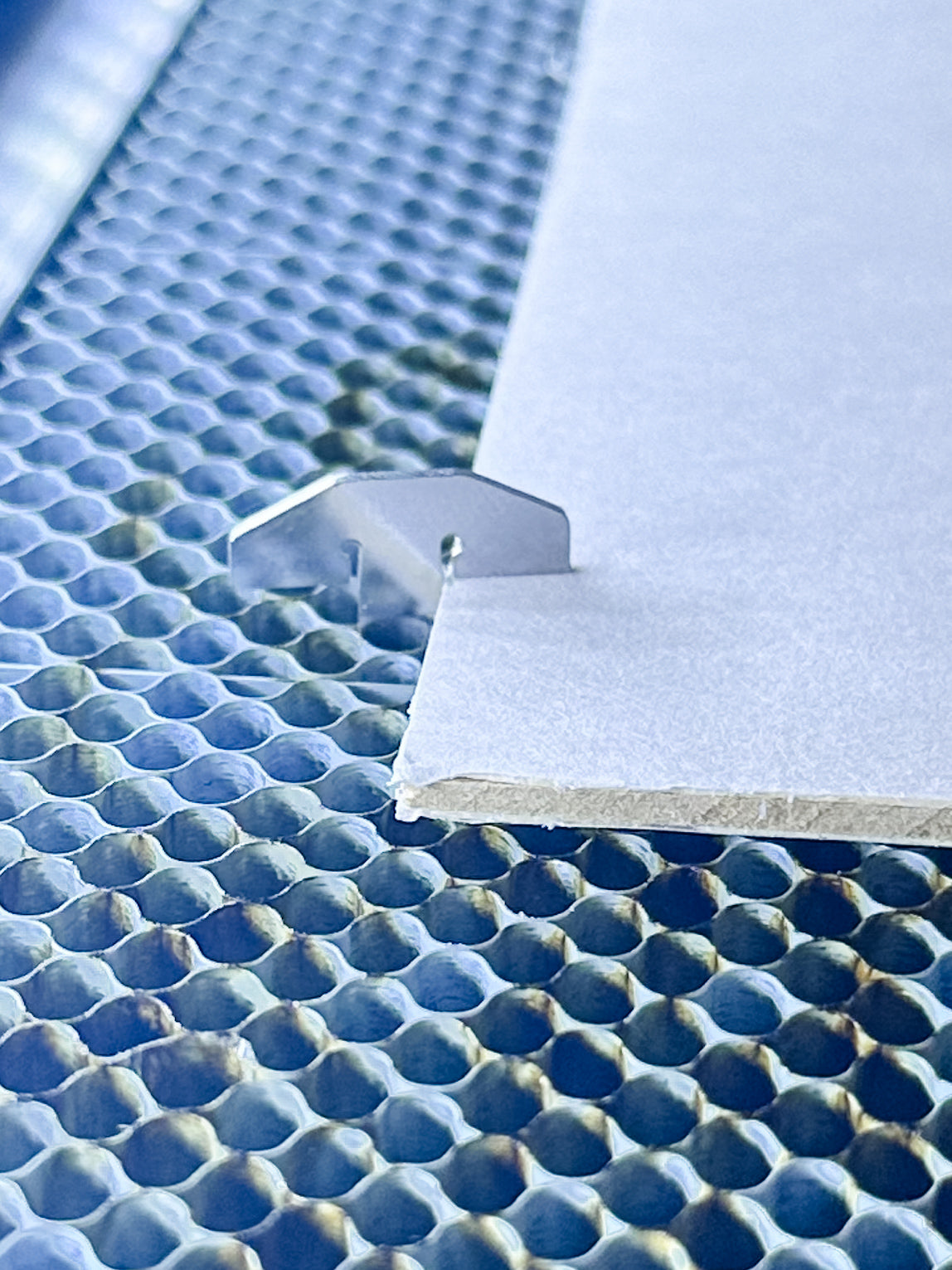 Metal Laser Bed T-Pins, 6 Count